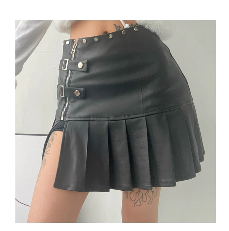 Advbridge Spring Summer Sexy Retro White Black Pu Leather Mini Pleated Skirt Women Zipper Rivet Side Slit Short Designer Clothes