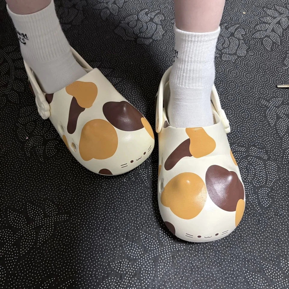 New 2 in 1 Cute Cat Clogs Woman Non Slip Breathable Closed Toe Kitty Feet Sandal Light Indoor Outdoor Cartoon Garden Shoes Women