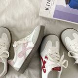 ADVBRIDGE  -  Flat, versatile, comfortable shoes for women. New style, lightweight, trendy, comfortable, soft soles, white shoes.