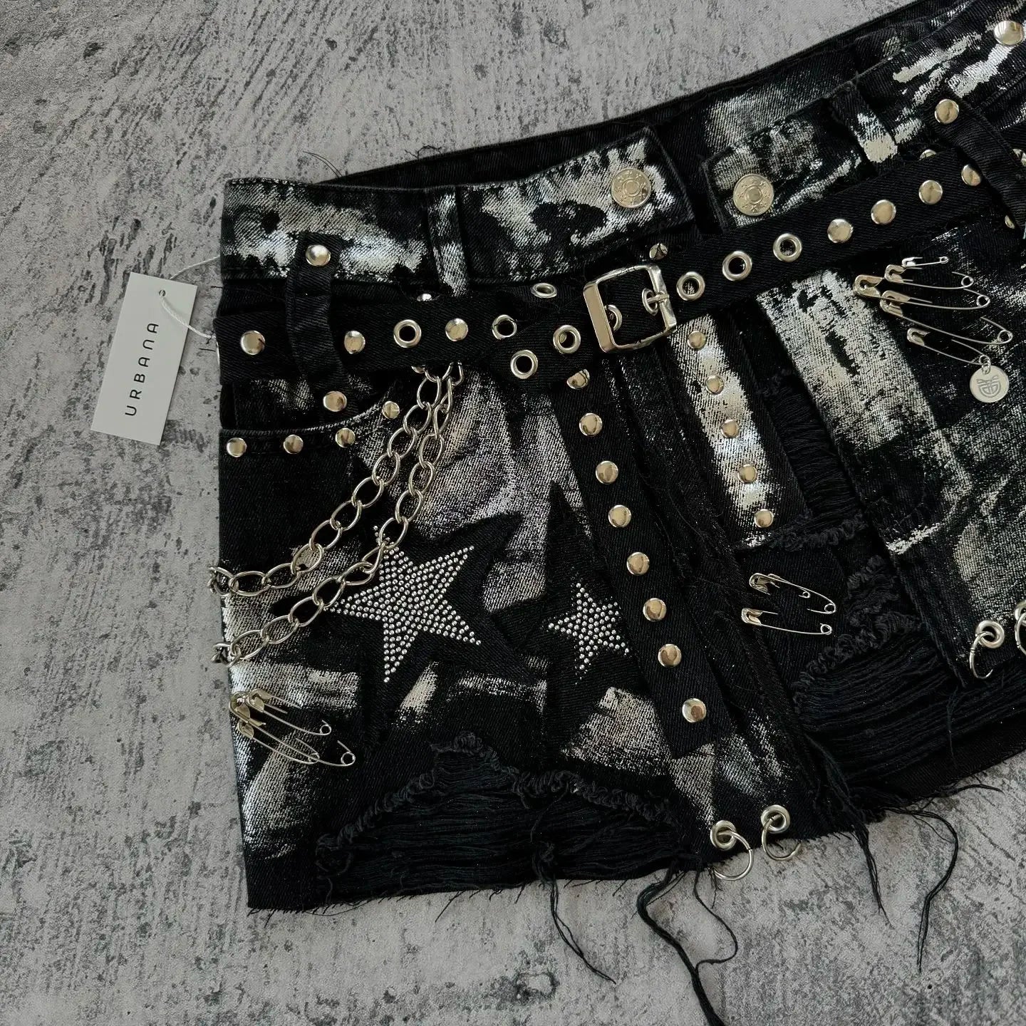 Advbridge Y2K New Gothic Retro Black Denim Skirt Harajuku Star Graphic Rhinestone Rivet Mini Skirt Sexy Hot Girl Slim Low Waist Hip Skirts