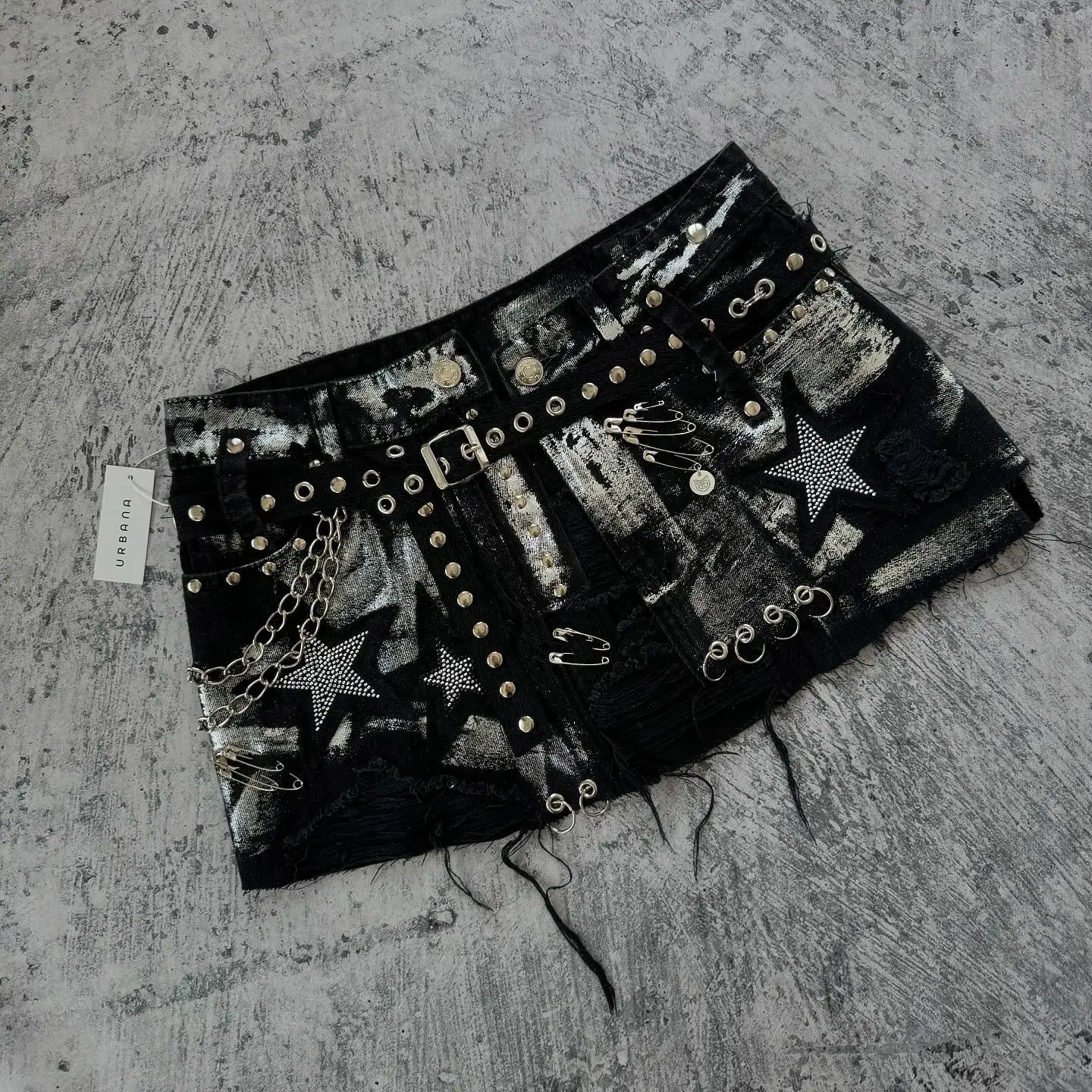 Advbridge Y2K New Gothic Retro Black Denim Skirt Harajuku Star Graphic Rhinestone Rivet Mini Skirt Sexy Hot Girl Slim Low Waist Hip Skirts