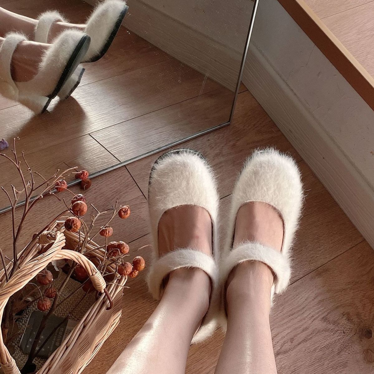 Advbridge Kawaii Wool Mary Jane Shoes Women Warm Street Fashion Sweet Fairy Sandals Female Pure Color Hook Casual Shoes Autumn Winter