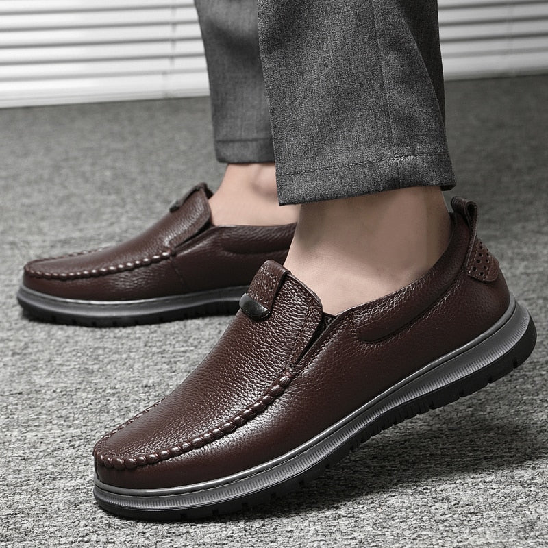 Advbridge New Brand Driving Shoes Fashion Genuine Leather Casual Shoes Men Lightweight Mens Slip on Office Shoes Male Comfortable Loafers